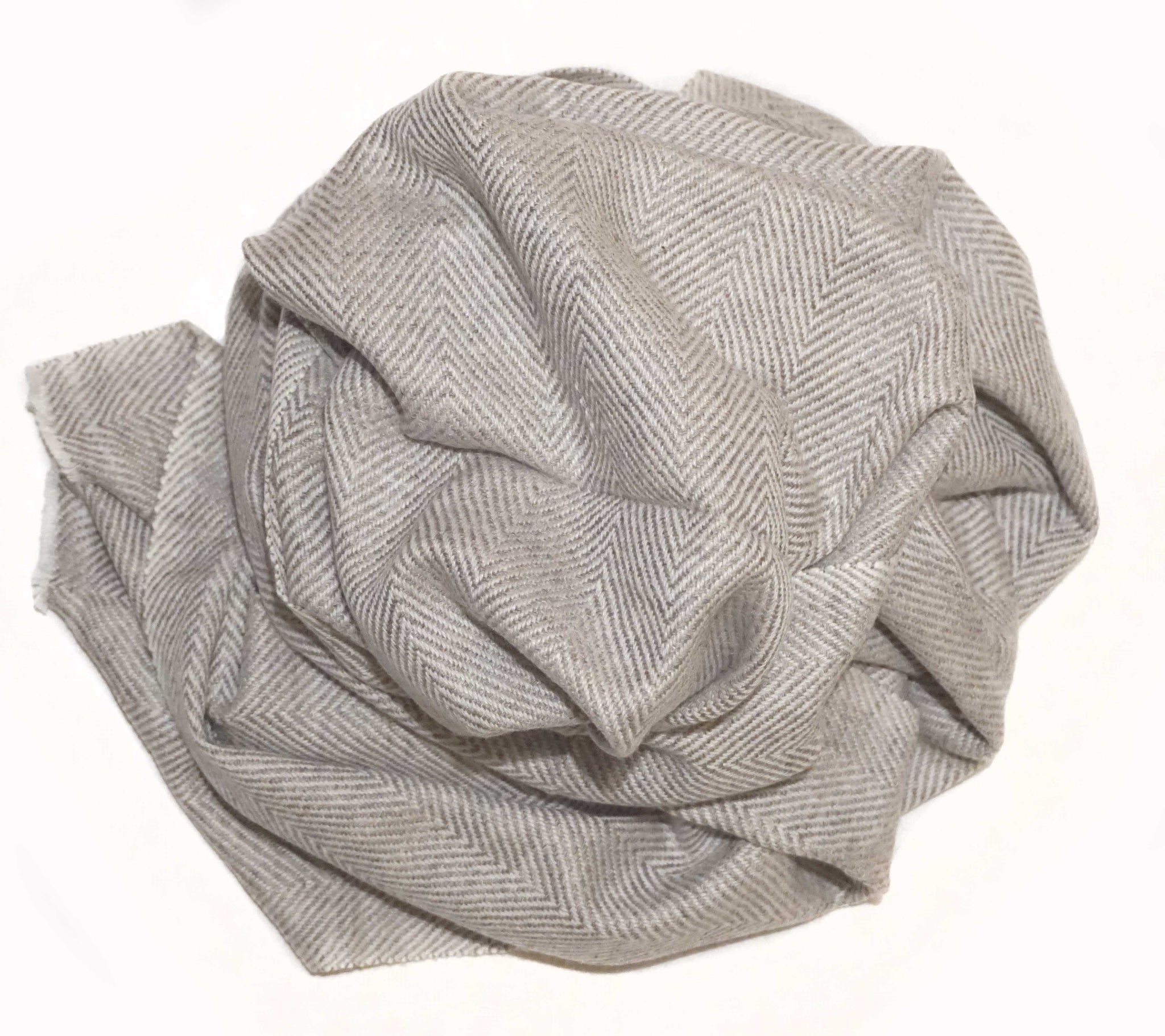 Soft grey cashmere scarf. Casual look - Marie-Pierre Rousseau