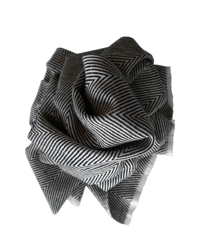 Charcoal and white handmade scarf. Hipster style in delicate cashmere - Marie-Pierre Rousseau
